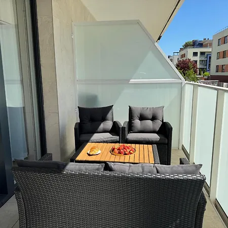 アパート Black & Pink A020 -