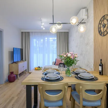 شقة Black & Pink A020 -