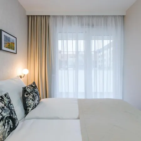 Black & Pink A020 - شقة *