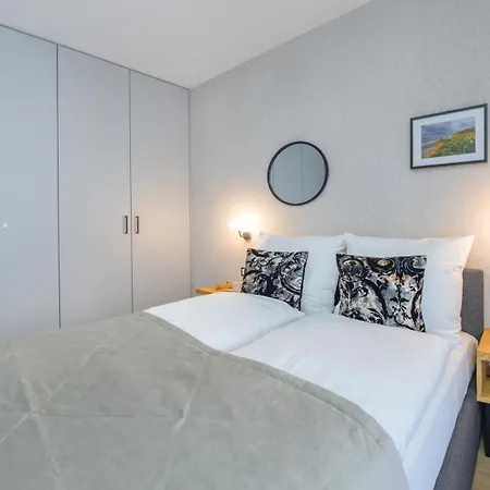 شقة Black & Pink A020 -